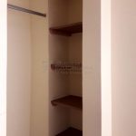 Dúplex de lloguer a Gironella,el Berguedà: 2 habitacions, bany, cuina oberta, parquet-Buscallà Immobiliària: armari-lp149