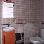 Dúplex de lloguer a Gironella,el Berguedà: 2 habitacions, bany, cuina oberta, parquet-Buscallà Immobiliària: lavabo-lp149