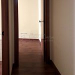 Dúplex de lloguer a Gironella,el Berguedà: 2 habitacions, bany, cuina oberta, parquet-Buscallà Immobiliària: passadís-lp149
