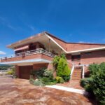 xalet casa en urbanització al Berguedà-façana garatge-Buscalla Immobiliària-185vc
