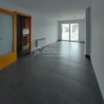 Obra nova pisos en venda amb terrassa i aparcament al Berguedà-menjador- Gironella-186vp