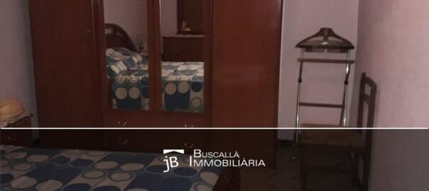 lloguer pis moblat casc antic Gironella-habitació armari-Buscallà Immobiliària al Berguedà-147lp