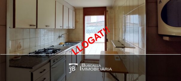 Lloguer pis semi-moblat amb terrat-cuina amb taula balcó-Buscallà Immobiliària al Berguedà-153lp