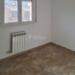 Casa entre mitgeres lloguer al Berguedà-habitació finestra-Buscallà immobiliària-213lc