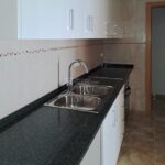 Casa entre mitgeres lloguer al Berguedà-mobles cuina-Buscallà immobiliària-213lc