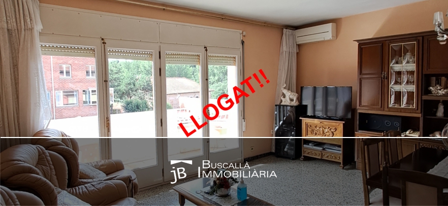 Lloguer pis amb terrassa i aparcament-sala menjador mobles balco-Buscallà al Berguedà-214lp
