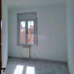Lloguer al Berguedà pis i pàrquing-habitació finestra-Buscallà Immobiliària-216lp