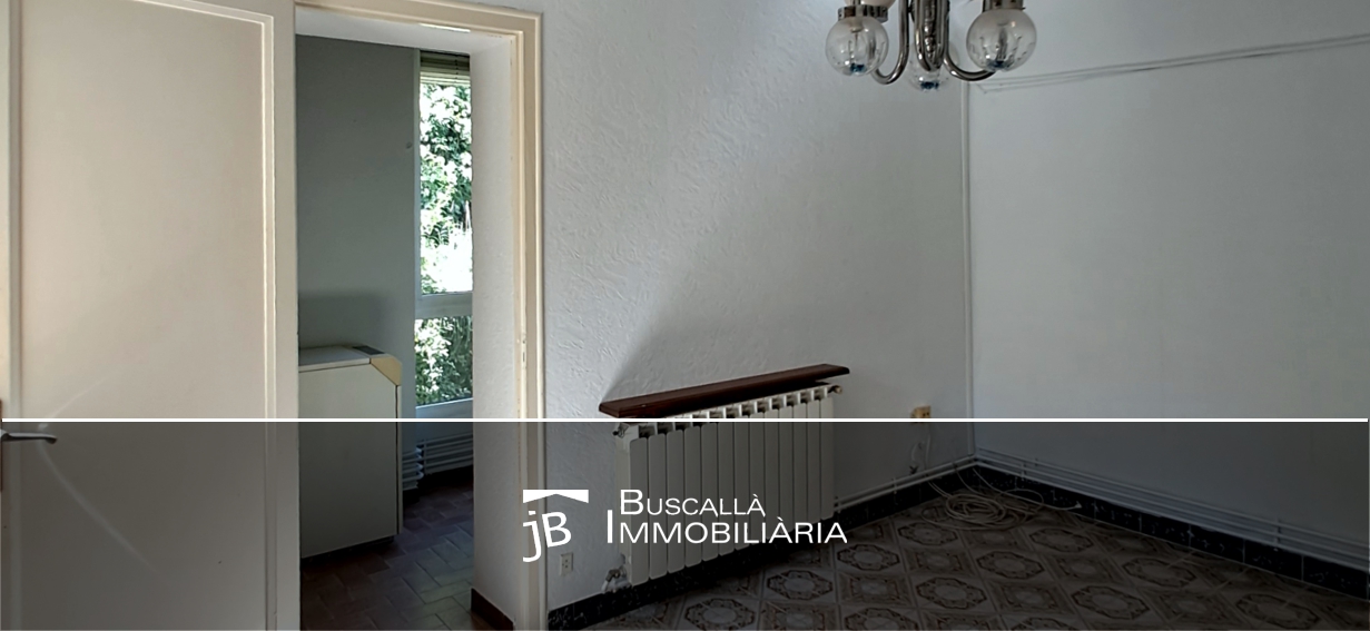 venda pis amb galeria i garatge-sala galeria-Buscalla Immobiliària al Berguedà-215vp