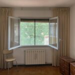 Pis amb vistes lloguer al Berguedà-habitació finestra-Buscallà Immobiliària-234lp