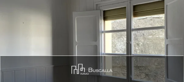 Pis apartament amb traster al Berguedà-menjador finestra -Buscallà Immobiliària-242vp