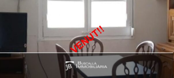Pis apartament amb traster al Berguedà-menjador finestra moble -Buscallà Immobiliària-242vp