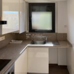 Acollidor pis amb piscina a Gironella-finestra cuina-Buscallà Immobiliària al Berguedà-240vp