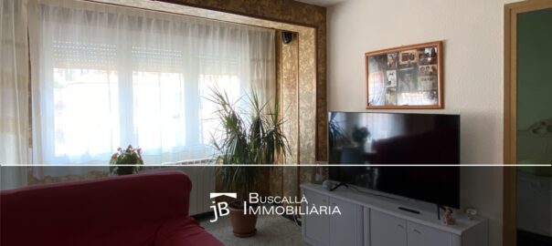 Pis lluminós i cèntric a Gironella-Berguedà-sala menjador-Buscallà Immobiliària-241vp