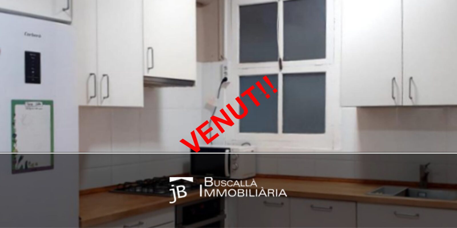 Pis venda a colònia del Berguedà-cuina mobles finestra-Buscallà Immobiliària-245vp
