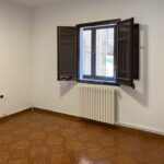 Casa 2 habitacions venda al Berguedà-finestra habitació-Buscallà Immobiliària-246vc