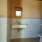 Casa reformada amb terrat al Berguedà-lavabo- Buscallà Immobiliària-247lc