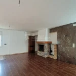 Casa reformada amb terrat al Berguedà-sala llar de foc- Buscallà Immobiliària-247lc