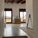 lloguer pis amb terrassa a Gironella, escales sala, Buscallà, Berguedà, immobiliària