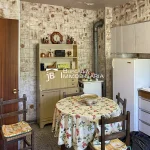 venda de pis a Gironella, cuina taula, Berguedà, Buscallà