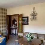 venda de pis a Gironella, Berguedà, menjador, porta, Buscallà