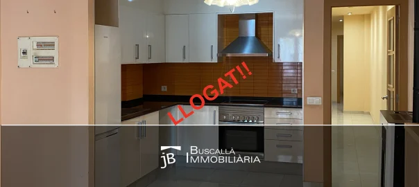 pis cèntric de lloguer a Gironella-cuina campana- Buscallà immobiliària al Berguedà