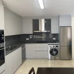 Pis per llogar a Gironella, cuina, taula, Berguedà, Buscallà