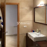 pis amb terrassa a Gironella, bany, mirall, Berguedà